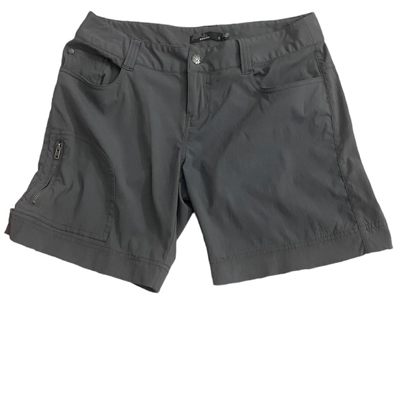 Prana Pants - Prana Hiking Shorts Gray
Size:6 EUC!